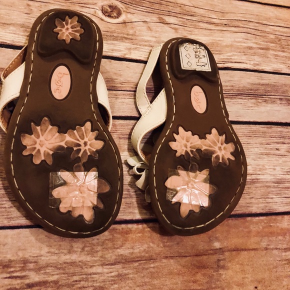 Toddler Girl size 7 b.o.c by Born Flower Sandals - Picture 3 of 3